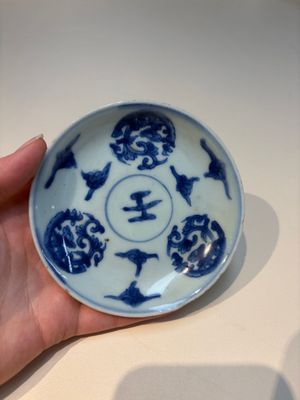 16 Chinese blue and white cups and 24 saucers, various marks, Kangxi and later — photo 23