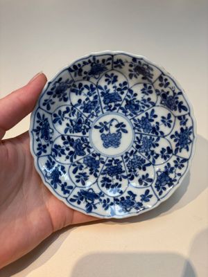 16 Chinese blue and white cups and 24 saucers, various marks, Kangxi and later — photo 25