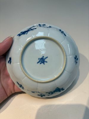 16 Chinese blue and white cups and 24 saucers, various marks, Kangxi and later — photo 26