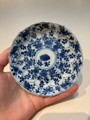 16 Chinese blue and white cups and 24 saucers, various marks, Kangxi and later — photo 27
