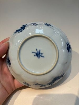 16 Chinese blue and white cups and 24 saucers, various marks, Kangxi and later — photo 28