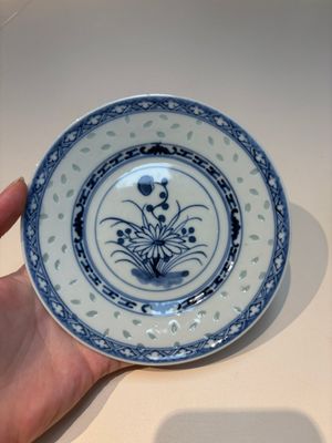 16 Chinese blue and white cups and 24 saucers, various marks, Kangxi and later — photo 3