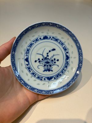 16 Chinese blue and white cups and 24 saucers, various marks, Kangxi and later — photo 33