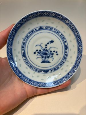 16 Chinese blue and white cups and 24 saucers, various marks, Kangxi and later — photo 35