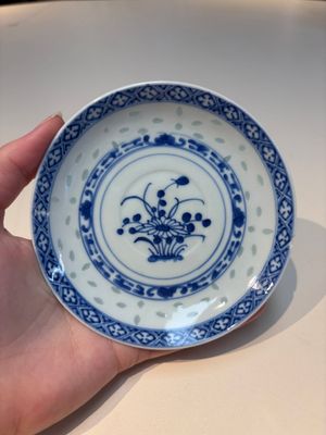 16 Chinese blue and white cups and 24 saucers, various marks, Kangxi and later — photo 37