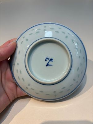 16 Chinese blue and white cups and 24 saucers, various marks, Kangxi and later — photo 38