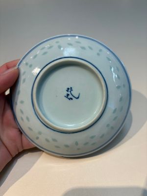 16 Chinese blue and white cups and 24 saucers, various marks, Kangxi and later — photo 40