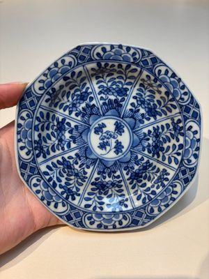 16 Chinese blue and white cups and 24 saucers, various marks, Kangxi and later — photo 41