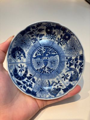 16 Chinese blue and white cups and 24 saucers, various marks, Kangxi and later — photo 45