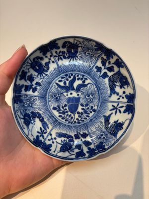 16 Chinese blue and white cups and 24 saucers, various marks, Kangxi and later — photo 47
