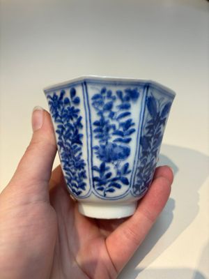 16 Chinese blue and white cups and 24 saucers, various marks, Kangxi and later — photo 50