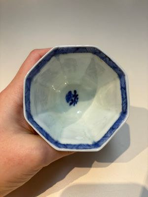16 Chinese blue and white cups and 24 saucers, various marks, Kangxi and later — photo 53
