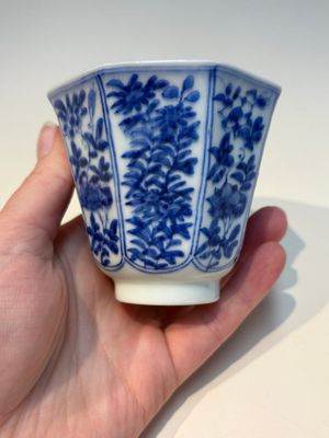 16 Chinese blue and white cups and 24 saucers, various marks, Kangxi and later — photo 64