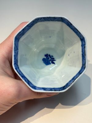 16 Chinese blue and white cups and 24 saucers, various marks, Kangxi and later — photo 65