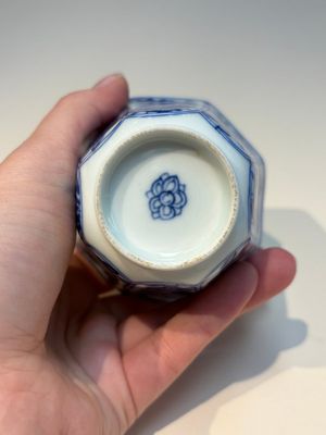 16 Chinese blue and white cups and 24 saucers, various marks, Kangxi and later — photo 66