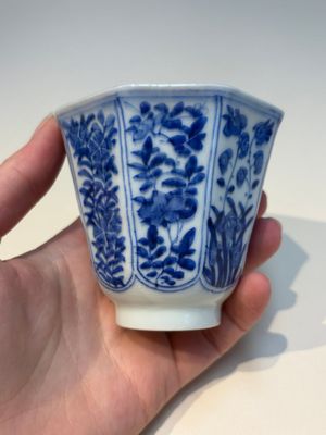 16 Chinese blue and white cups and 24 saucers, various marks, Kangxi and later — photo 67