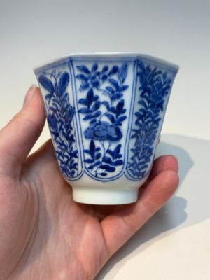 16 Chinese blue and white cups and 24 saucers, various marks, Kangxi and later — photo 70