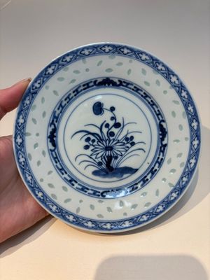 16 Chinese blue and white cups and 24 saucers, various marks, Kangxi and later — photo 7