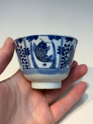 16 Chinese blue and white cups and 24 saucers, various marks, Kangxi and later — photo 75