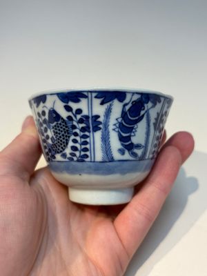 16 Chinese blue and white cups and 24 saucers, various marks, Kangxi and later — photo 76