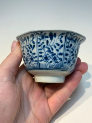 16 Chinese blue and white cups and 24 saucers, various marks, Kangxi and later — photo 86