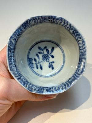 16 Chinese blue and white cups and 24 saucers, various marks, Kangxi and later — photo 89