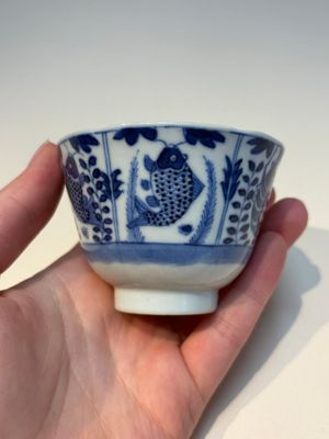 16 Chinese blue and white cups and 24 saucers, various marks, Kangxi and later — photo 91