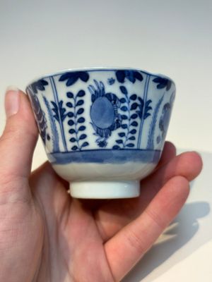16 Chinese blue and white cups and 24 saucers, various marks, Kangxi and later — photo 93