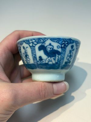 16 Chinese blue and white cups and 24 saucers, various marks, Kangxi and later — photo 97