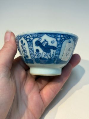 16 Chinese blue and white cups and 24 saucers, various marks, Kangxi and later — photo 98