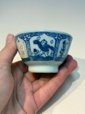 16 Chinese blue and white cups and 24 saucers, various marks, Kangxi and later — photo 99