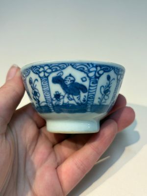 16 Chinese blue and white cups and 24 saucers, various marks, Kangxi and later — photo 100