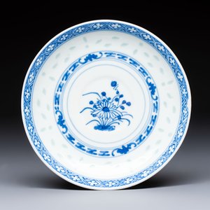 16 Chinese blue and white cups and 24 saucers, various marks, Kangxi and later — photo 14