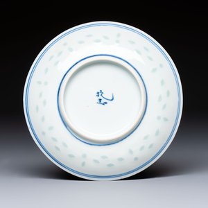 16 Chinese blue and white cups and 24 saucers, various marks, Kangxi and later — photo 15
