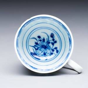 16 Chinese blue and white cups and 24 saucers, various marks, Kangxi and later — photo 18
