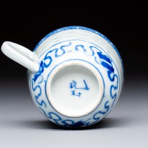 16 Chinese blue and white cups and 24 saucers, various marks, Kangxi and later — photo 19