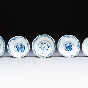 16 Chinese blue and white cups and 24 saucers, various marks, Kangxi and later — photo 26