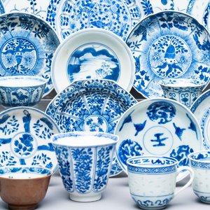 16 Chinese blue and white cups and 24 saucers, various marks, Kangxi and later — photo 4