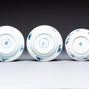 16 Chinese blue and white cups and 24 saucers, various marks, Kangxi and later — photo 10