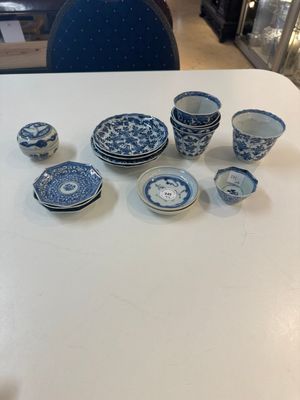 16 Chinese blue and white wares, Ming/Qing — photo 1