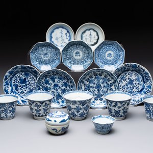 16 Chinese blue and white wares, Ming/Qing — photo 1