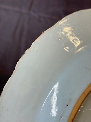 17 Chinese blue, white and famille rose plates and an Imari-style tea caddy — 照片 36