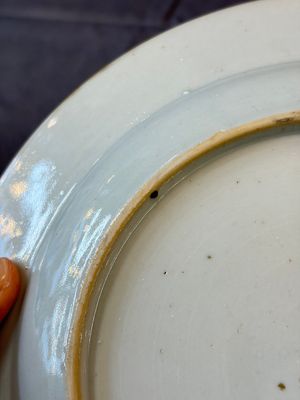 17 Chinese blue, white and famille rose plates and an Imari-style tea caddy — 照片 56