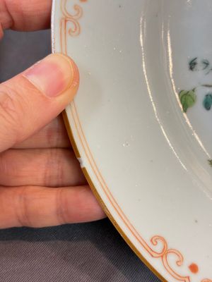 17 Chinese blue, white and famille rose plates and an Imari-style tea caddy — 照片 58