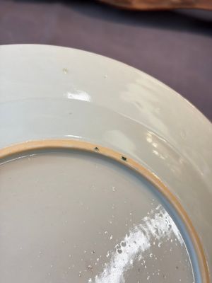17 Chinese blue, white and famille rose plates and an Imari-style tea caddy — 照片 61