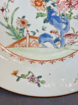 17 Chinese blue, white and famille rose plates and an Imari-style tea caddy — 照片 66