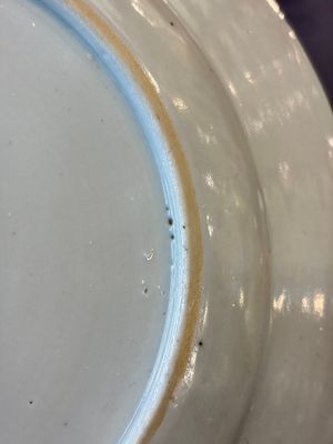 17 Chinese blue, white and famille rose plates and an Imari-style tea caddy — 照片 69