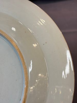 17 Chinese blue, white and famille rose plates and an Imari-style tea caddy — 照片 76