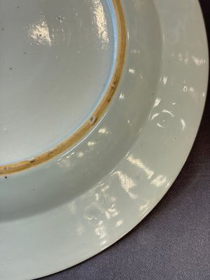 17 Chinese blue, white and famille rose plates and an Imari-style tea caddy — 照片 84