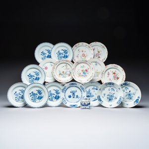 17 Chinese blue, white and famille rose plates and an Imari-style tea caddy — 照片 1